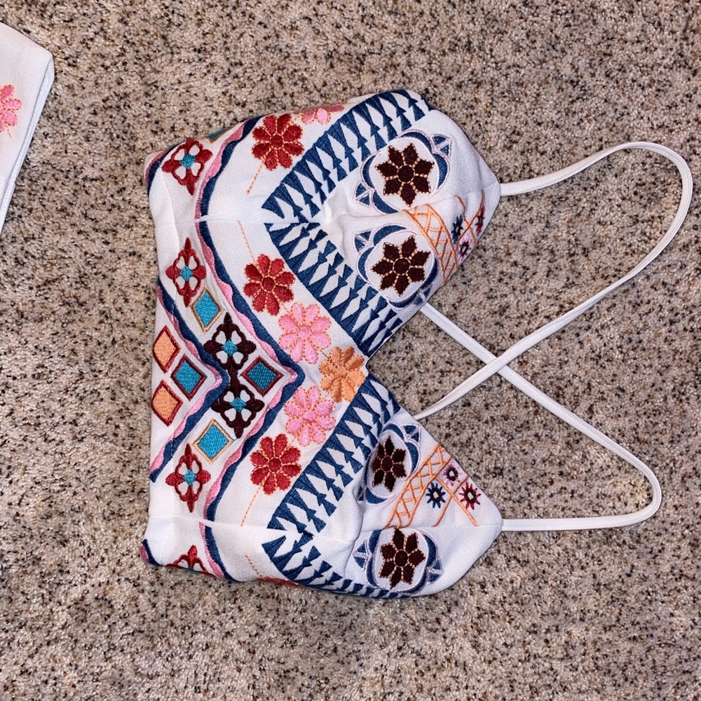 White Patterned Set - image 3